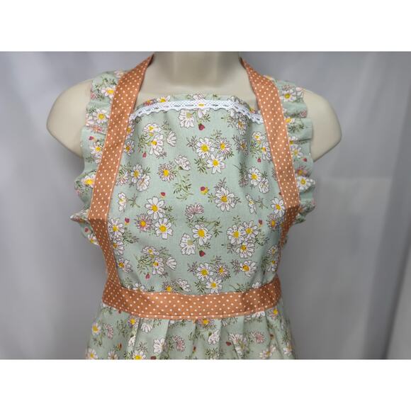 GWP Vintage-Inspired Green Daisy Print Apron with Polka Dot Accents - Picture 3 of 12